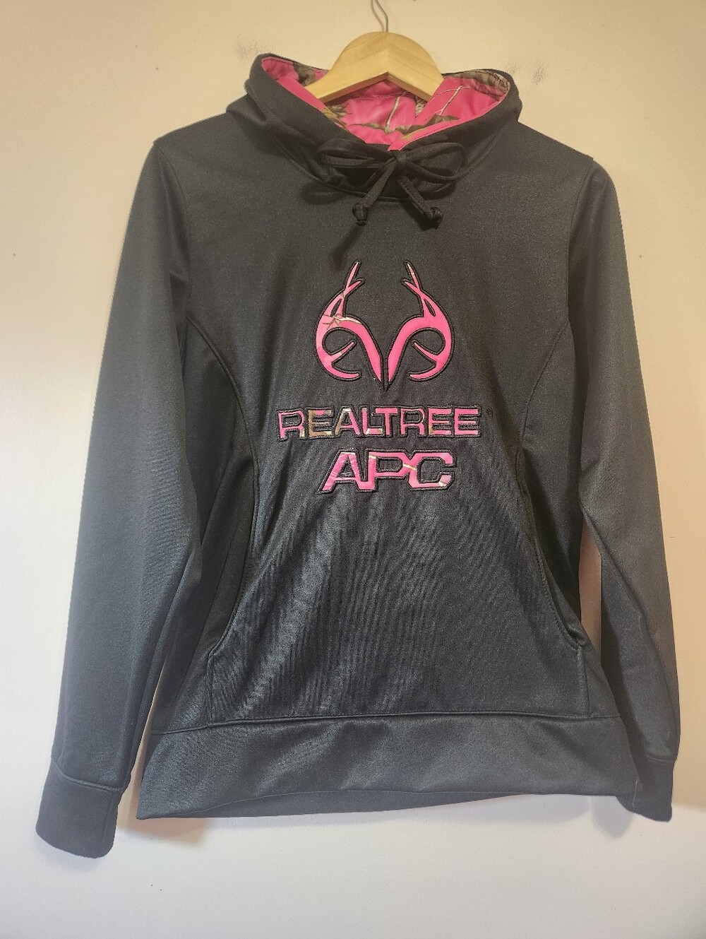 Realtree APC Pink Camo Embroidered Logo Black Performance Pullover Hoodie Size M